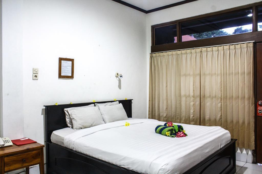 Hotel Puri Tanah Lot Kuta Lombok Extérieur photo