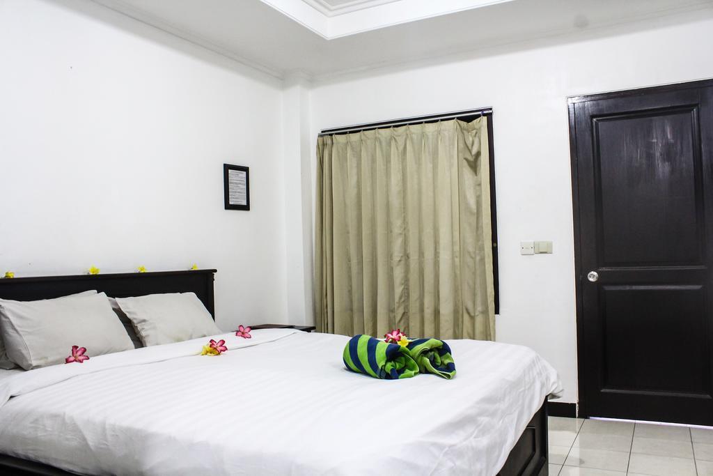 Hotel Puri Tanah Lot Kuta Lombok Extérieur photo