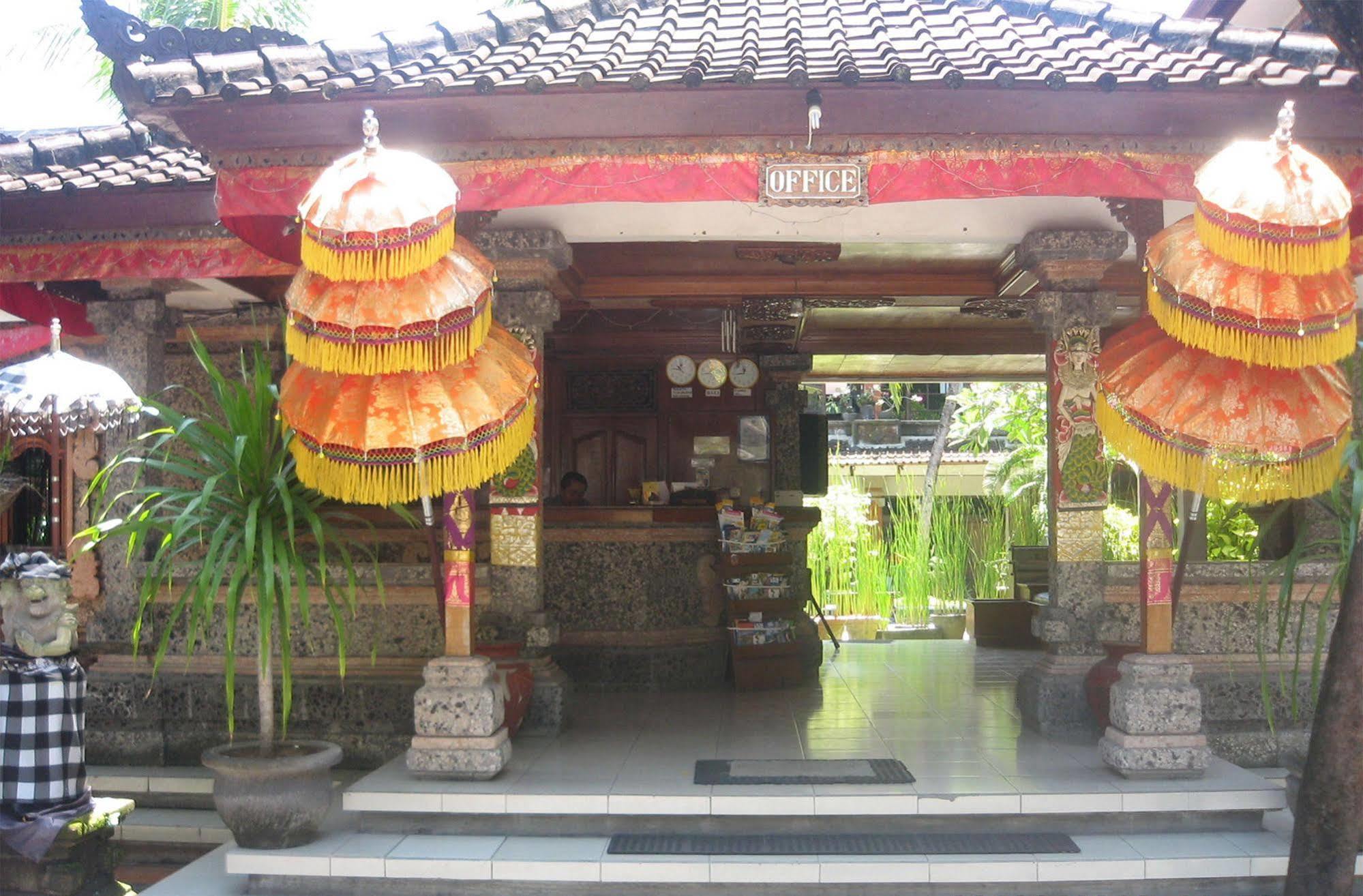 Hotel Puri Tanah Lot Kuta Lombok Extérieur photo