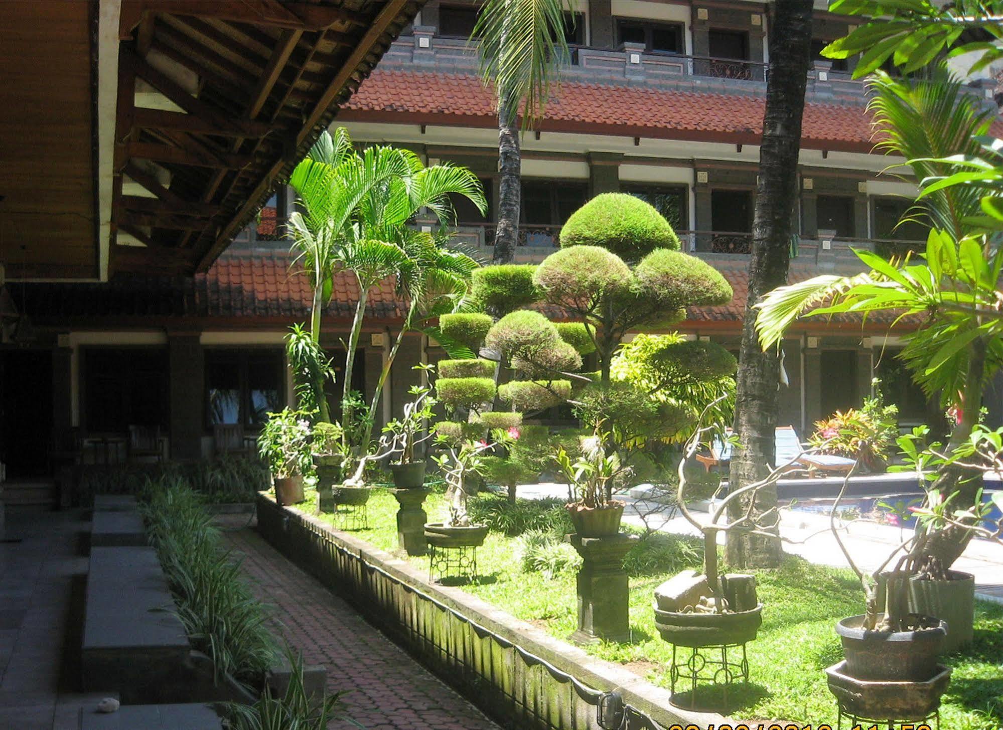 Hotel Puri Tanah Lot Kuta Lombok Extérieur photo