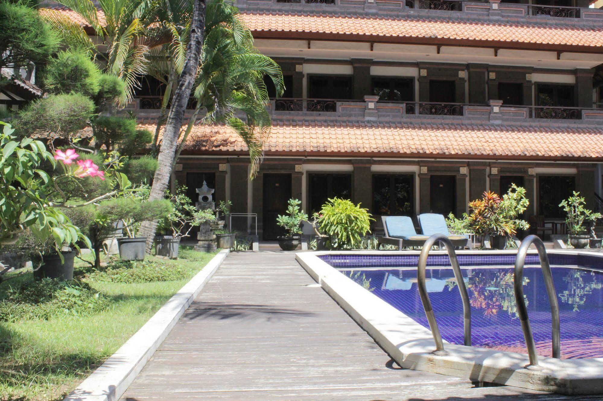 Hotel Puri Tanah Lot Kuta Lombok Extérieur photo