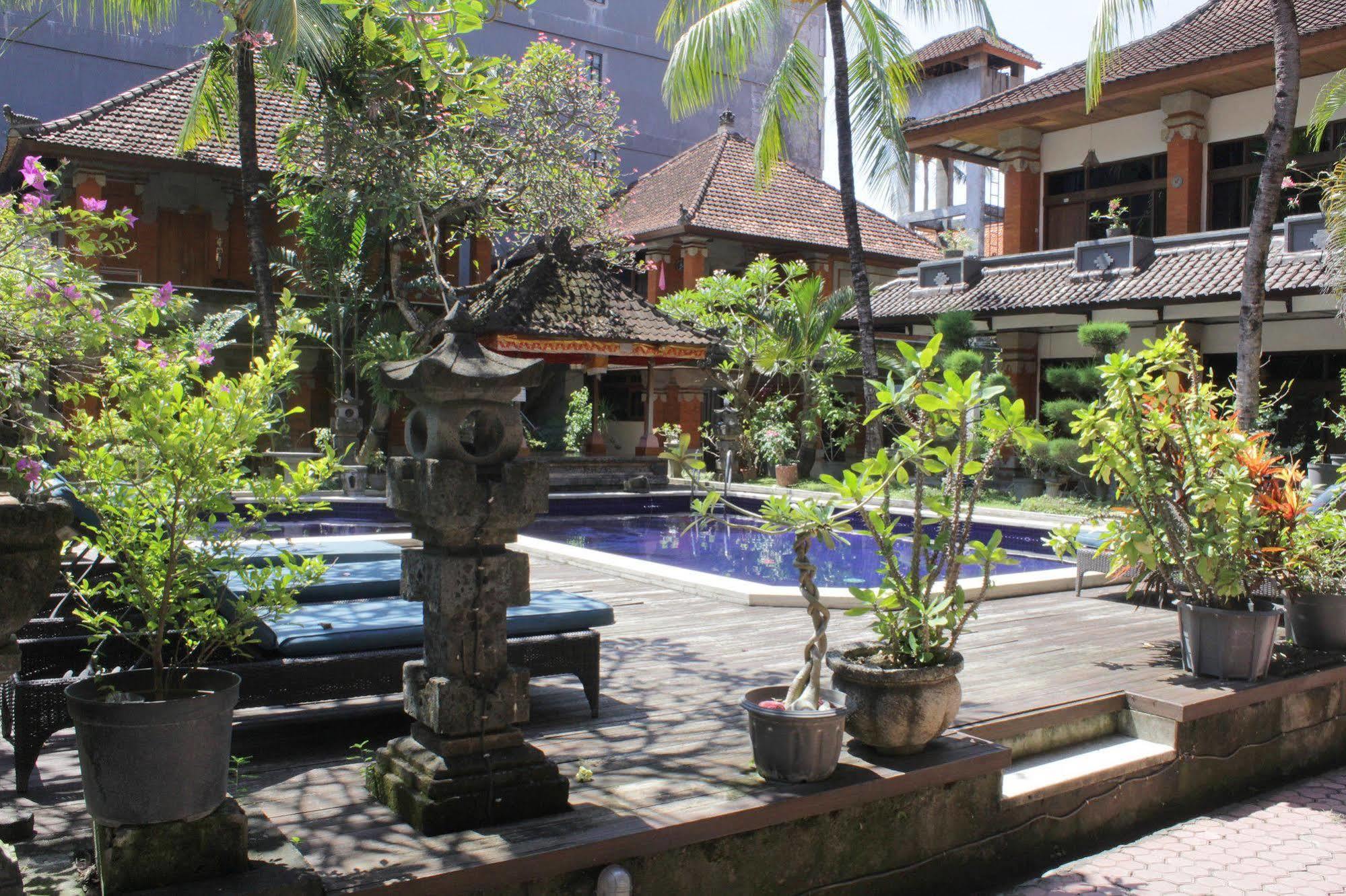 Hotel Puri Tanah Lot Kuta Lombok Extérieur photo