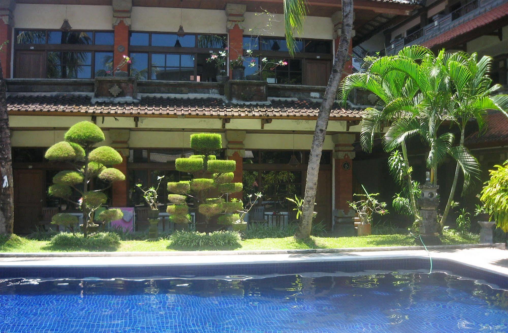 Hotel Puri Tanah Lot Kuta Lombok Extérieur photo