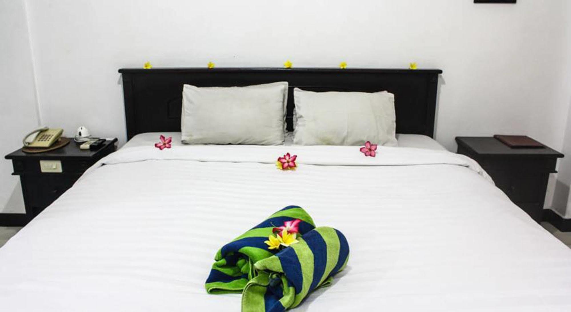 Hotel Puri Tanah Lot Kuta Lombok Extérieur photo