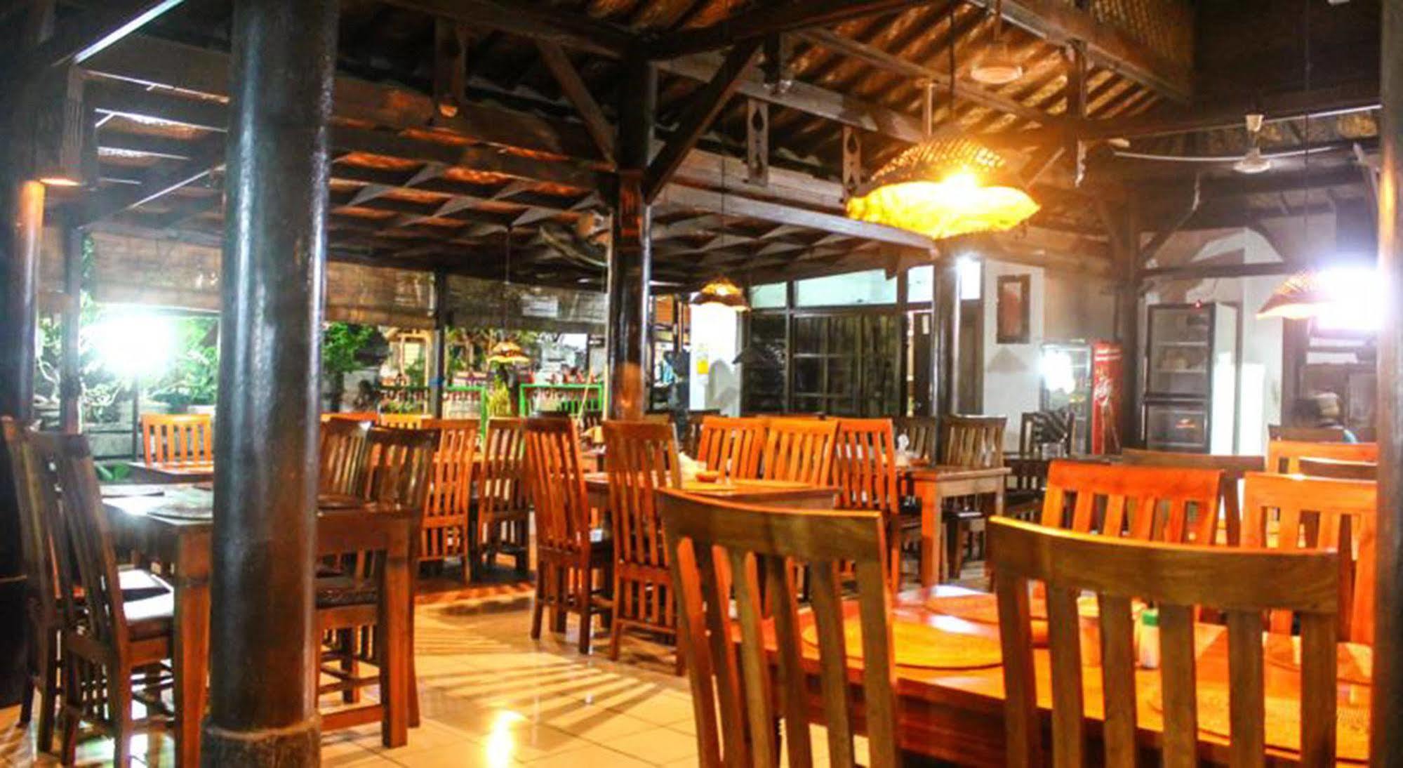 Hotel Puri Tanah Lot Kuta Lombok Extérieur photo